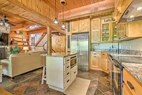 Walk to Tuttle Creek Lake: Secluded Scenic Retreat - Interiør