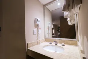 Del Real Hotel & Suites - Bathroom