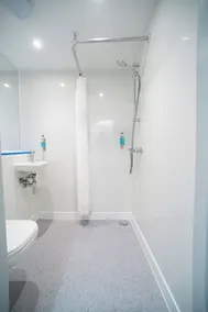 City Hotel Luton - Bathroom