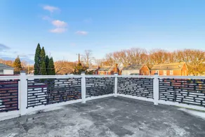 Modern Motor City Home w/ Office & Deck! - Innvendig