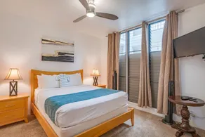 Hale Mahina B403- Beautiful 2 bedroom oceanfront condo, private beach, farmers market, and more - Chambre
