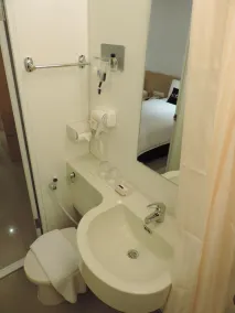 Zodiak Kebonjati by KAGUM Hotels - Bathroom
