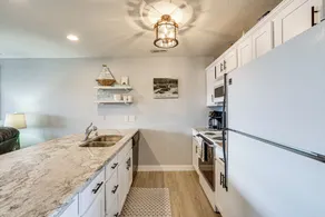 Pool & Lake Access! Sunset-View Gem in Osage Beach - Intérieur