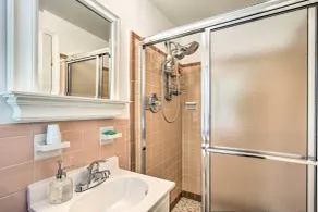 20 Mi to Philly: Inviting Home w/ Yard in Wayne! - Interior