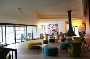 HÔTEL C SUITES chambres spacieuses - Réception