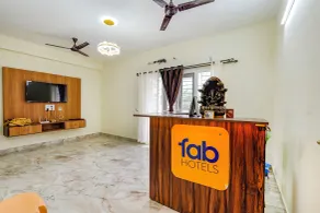 Fabhotel Lucky Inn Grand Residency - Réception