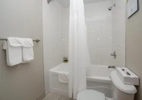 Coast Lethbridge Hotel & Conference Centre - Casa de banho