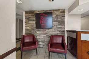 Red Roof Inn & Suites Newnan - Lobby