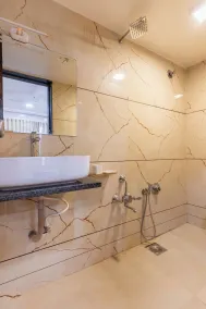 Hotel Noble Inn, Ahmedabad - Bagno
