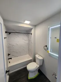 The Birchy, Adventure Lodging by Base Hospitality Group - Salle de bain