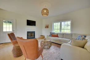 Timeless Hillsville Farmhouse: Blue Ridge Parkway! - Interiør