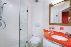 Starlet Hotel Jakarta Airport - Bathroom