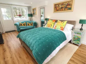 Elder Cottage Studio - Camera