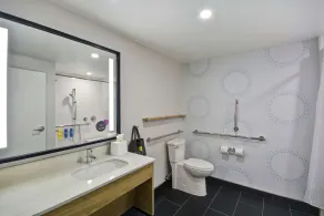 Tru by Hilton Beavercreek Dayton - Salle de bain