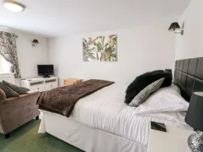 Triangle Inn Coachouse - Room