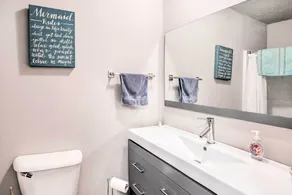 Pet-Friendly Rockaway Beach Home w/ Fire Pit! - Interiör