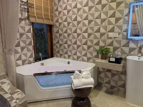 Romance Hotel - Bathroom