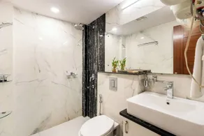 TIM Sector 51, ARTEMIS HOSPITAL 1 min walk, FORTIS & MEDANTA 4 mins drive - Casa de banho