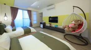 Early Summer - Room