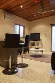 Mia Mia Executive Apartments - Lobby sitting area