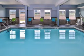 Holiday Inn Express Hotel & Suites North Kansas City by IHG - Pool