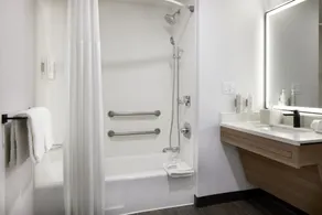 Hampton Inn Newark Airport - Salle de bain