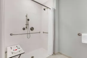 Ramada by Wyndham Marina - Salle de bain