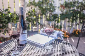 Kings Of Riccarton Motel- Close to Railway Station and Airport with Shuttle service - Restaurant