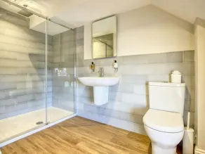 Fox Hall - Bathroom