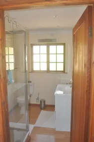 White House Lodge - Bathroom