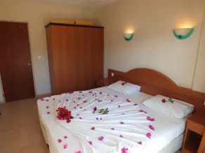 Tuntas Family Suites Kusadasi - Room