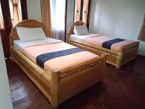 Enjung Beji Resort - Living area