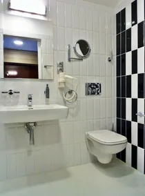 Gokart Hotel - Bathroom