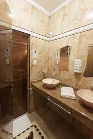 Hotel Arlen - Bathroom