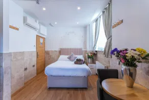 Berkley Apartments - Room