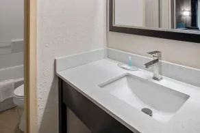 Suburban Studios Hotel Kingsland Near I-95 - Salle de bain