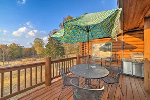 Kæmpe Log Cabin w / Deck - 5 minutter til Table Rock Lake! - Interiør