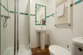 Oasis Backpackers' Hostel Granada - Bathroom