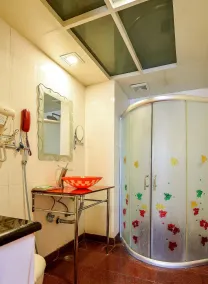 Golden Metro Hotel - Bathroom