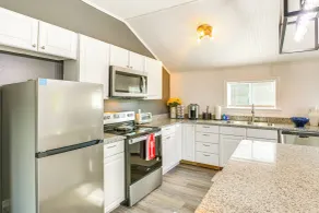 Bayfront Steuben Home w/ Screened Porch & Fire Pit - Interni