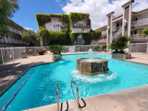Manor Suites - Piscine