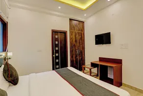 Super Collection O Sector 55 Noida Near Noida Stadium - Room