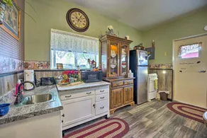 Farm Living w/ Fresh Harvest: Goshen Studio! - Interior
