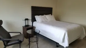 waintel studio-wainwright motel - Room
