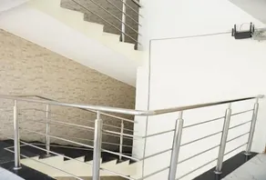 Krushnai Executive - Escalier