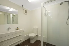 Albacore Apartments - Bathroom