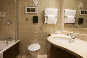Lodge at Bristol - Bathroom