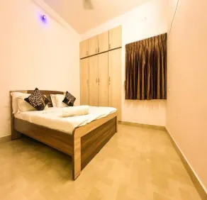 Aishwaryam Hotels & service Apartment - Room