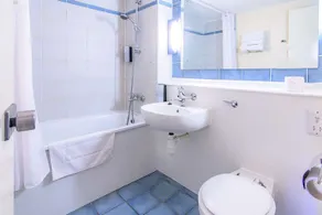 The Raceby Hotel, Doncaster South Yorkshire, Part of the AG Collection - Bathroom