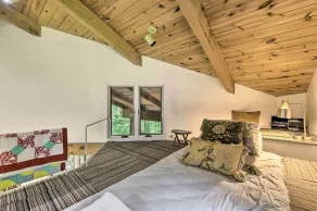 Tree-lined Robbinsville Studio, Near Trails! - Værelse